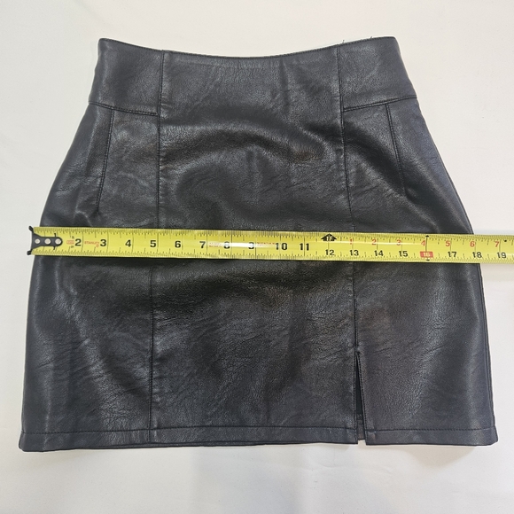 Topshop Faux Leather Skirt - Picture 4 of 9